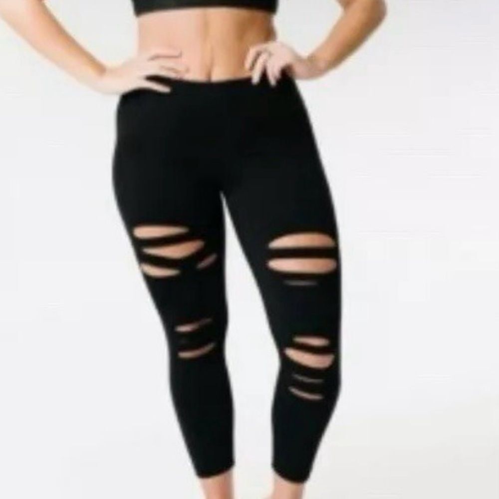 Zyia Active Ripped Slashed Black High Rise Capri Leggings Wm’s Size 6-8